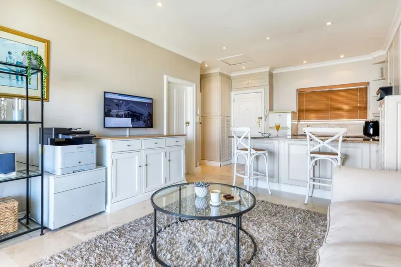 Panoramic Vista Apartment in Camps Bay – photo 9