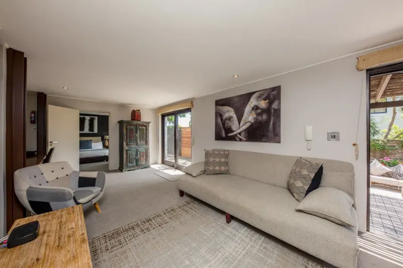 17 Geneva Lower in Camps Bay – photo 11