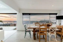 42 on Victoria - Camps Bay beach bungalow in Bakoven – photo 24 thumbnail