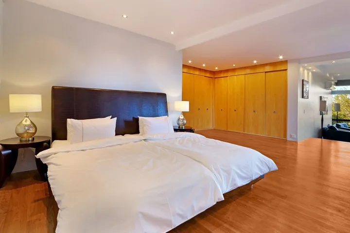 property_742e16b4-62d0-4b59-abd0-c86a65f602e4_18