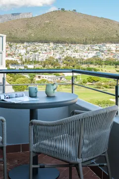 Skyshore Apartment in Mouille Point – photo 12 thumbnail