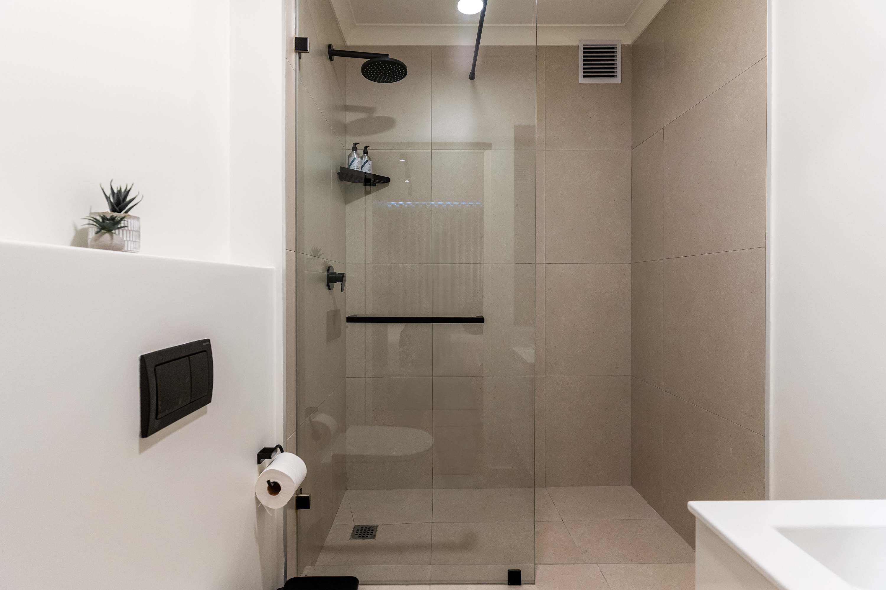 property_746a4d83-0ef9-40a9-be65-c7db1e7d9753_14