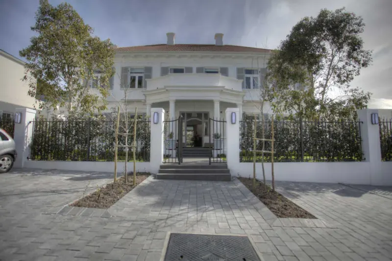 Hoogeind Manor in Claremont – photo 1