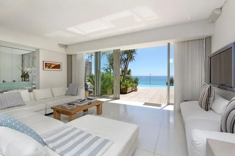 15 Views House in Camps Bay – photo 15