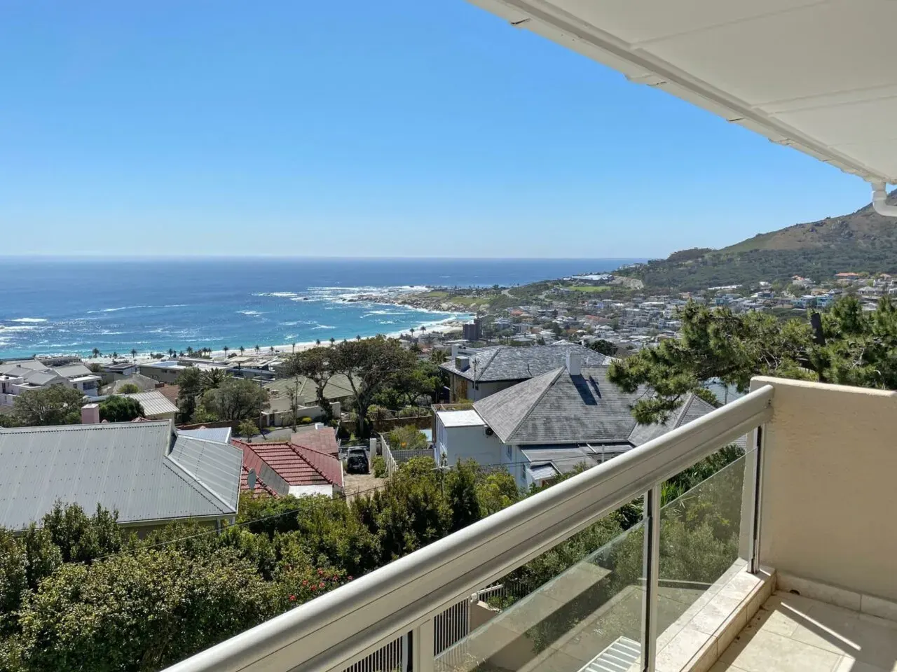 Panoramic Vista Apartment in Camps Bay