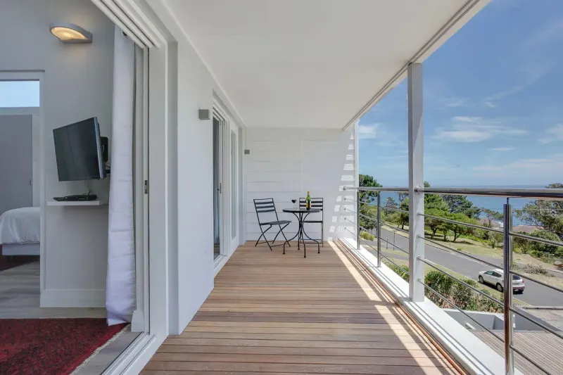 Fulham Road Apartment in Camps Bay – photo 10