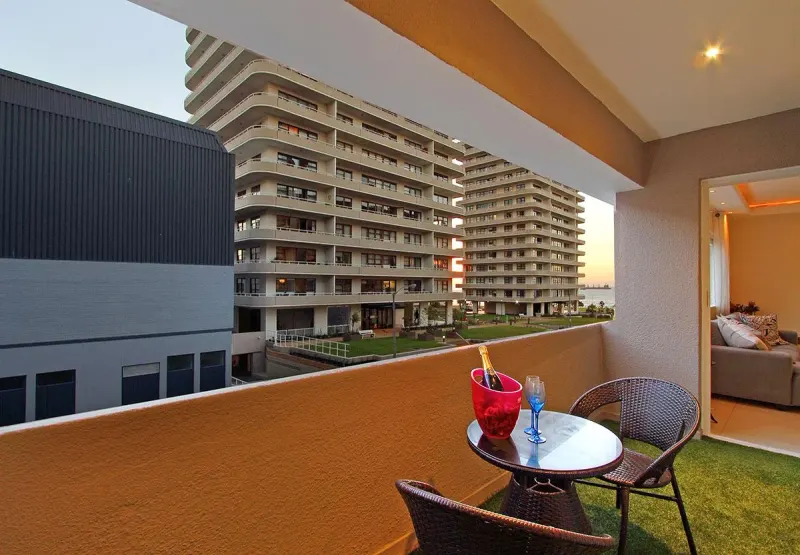 Vicmor Court in Three Anchor Bay – photo 2