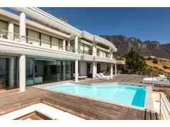 Geneva Sunsets in Camps Bay – photo 3 thumbnail