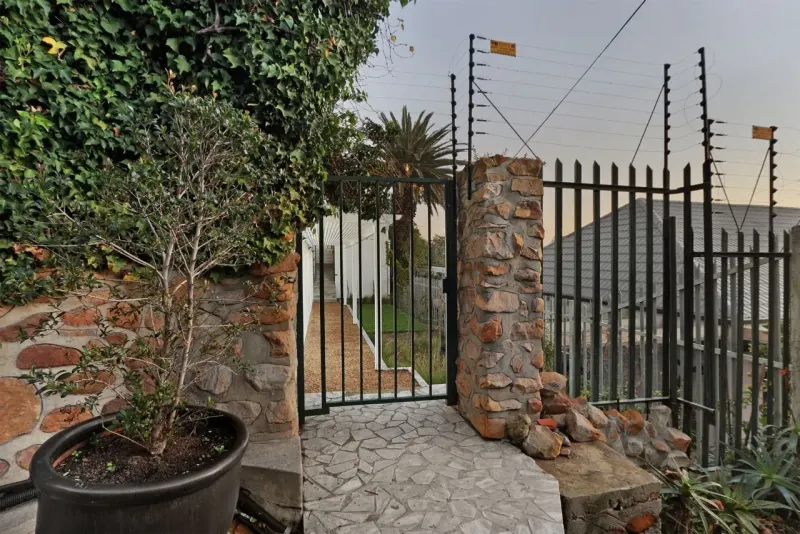Clifton Gardens Studio in Clifton – photo 6