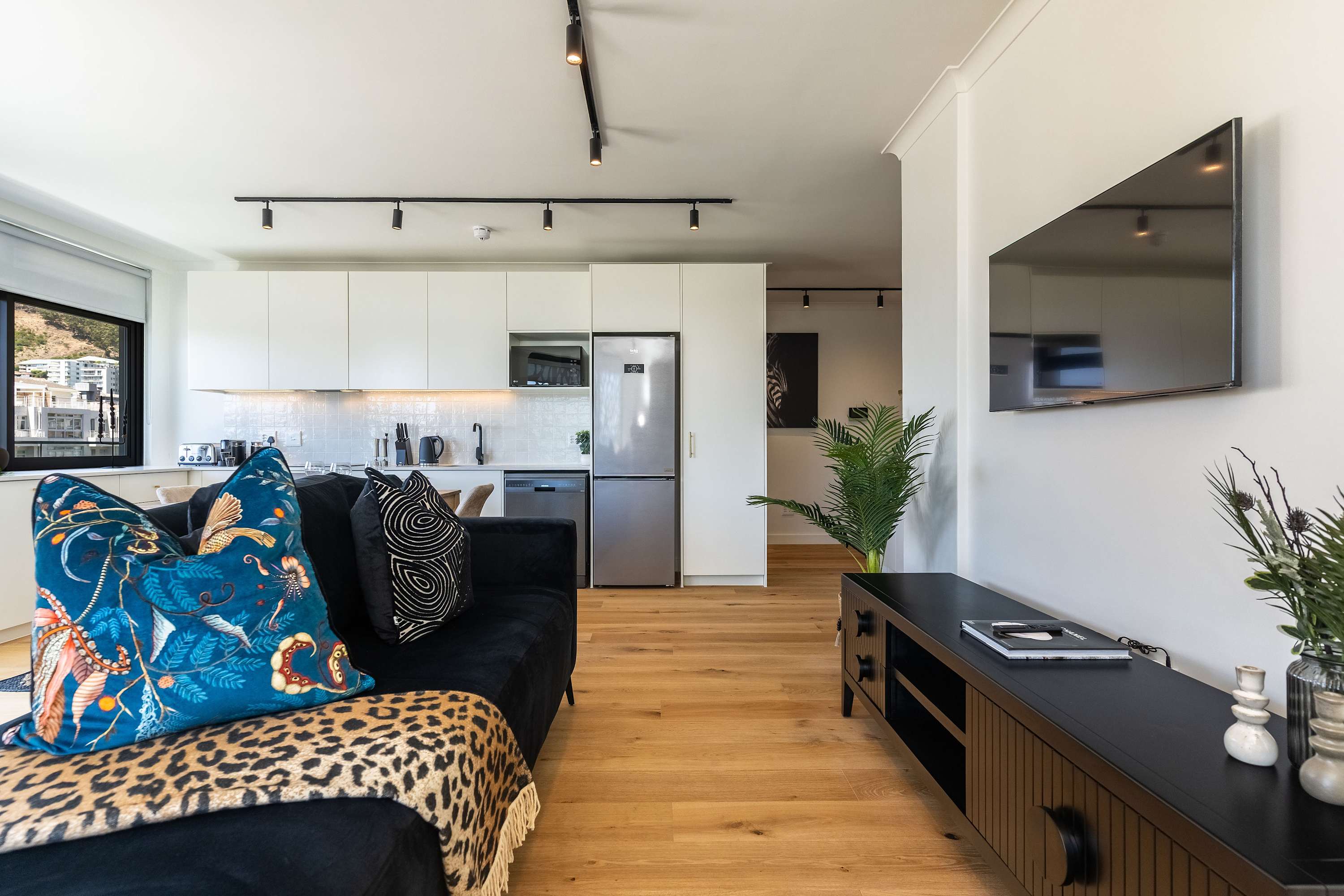 property_79a80759-24fe-427b-9cec-1ddc30e6ded8_6