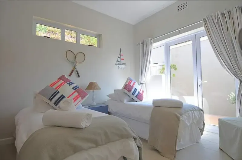 Grosvenor 5 Bedroom in Simon's Town – photo 9