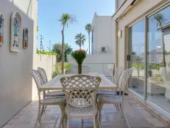 Lago in Camps Bay – photo 1 thumbnail