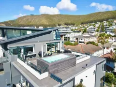 Skydeck Penthouse in Sea Point – photo 1 thumbnail