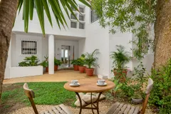 Clifton Escape in Clifton – photo 1 thumbnail