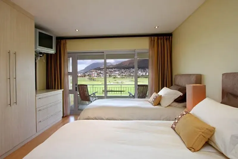 Atlantic Ridge Apartment in Mouille Point – photo 12