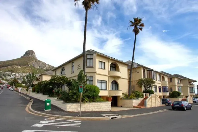 Seaside Garden Apartment in Sea Point – photo 1