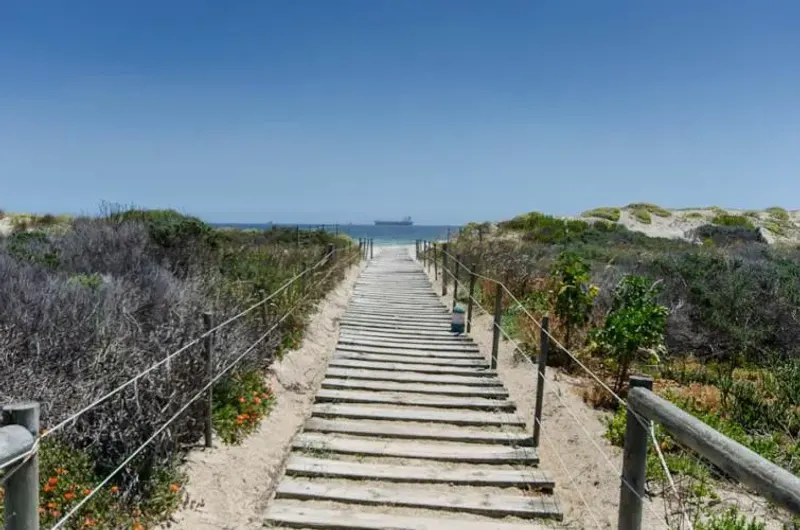 Dolphin Beach Apartment in Table View – photo 12