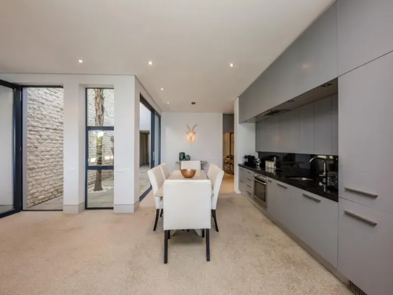 Loader Villa in Green Point – photo 23