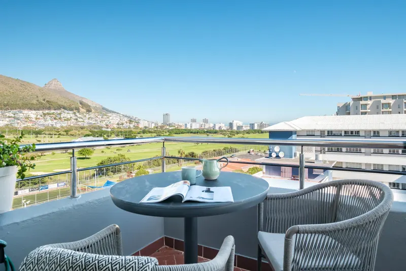 Skyshore Apartment in Mouille Point – photo 14