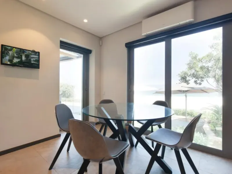 8 Glen Beach Villa in Camps Bay – photo 2