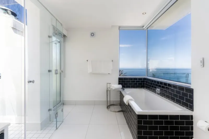 The Crescent Villa in Camps Bay – photo 12