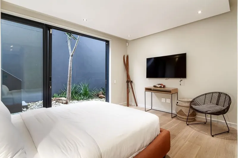 Little Glen Views in Camps Bay – photo 10