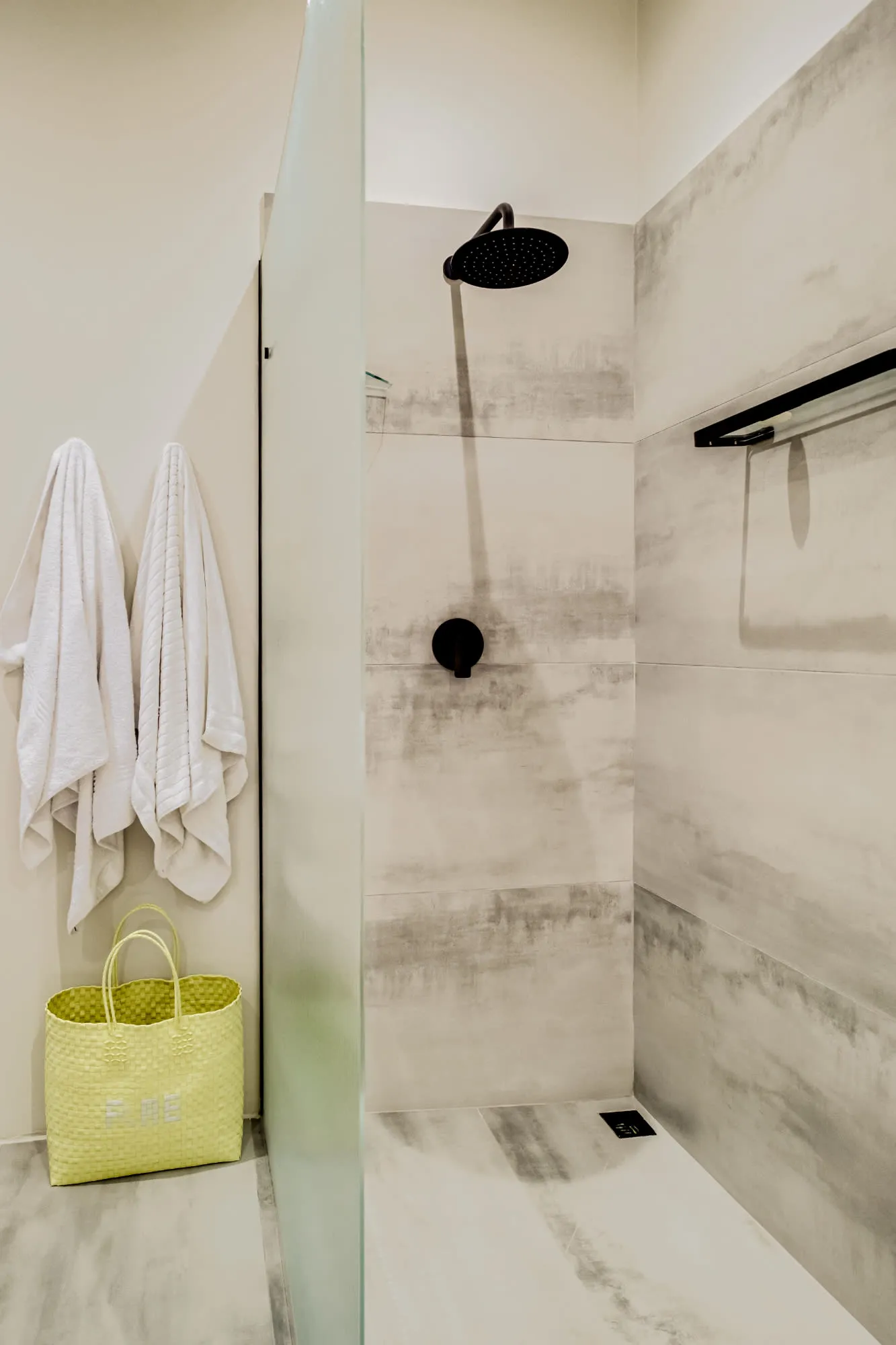 property_80b876ec-11b0-42d1-af89-2a7c40f3a14c_14