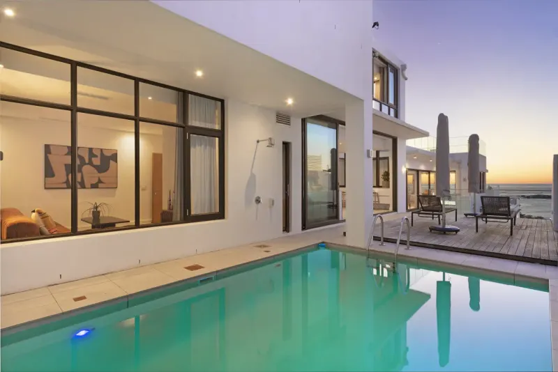 24 Geneva - 12 Bedroom Villa in Camps Bay – photo 77