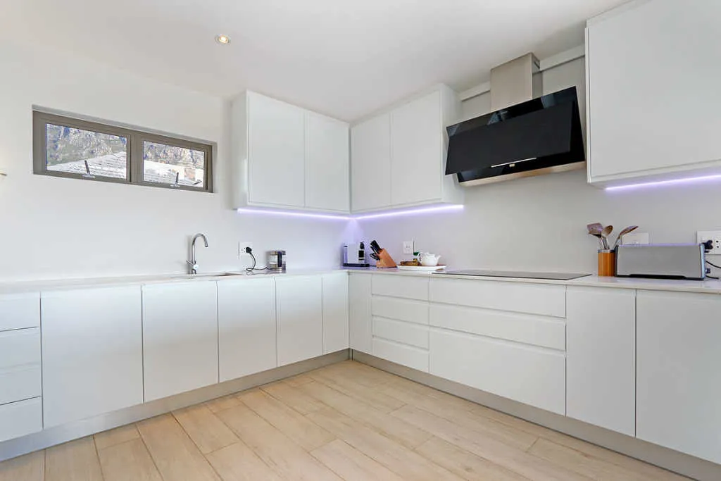 property_818412c6-edac-4ce8-9d5e-0ce256ea36cd_8