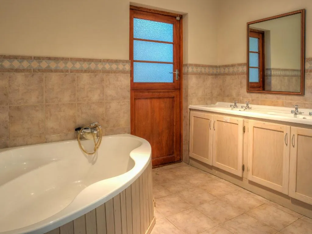 property_82d63350-6ab8-4109-b733-35f0c94b9ae9_11