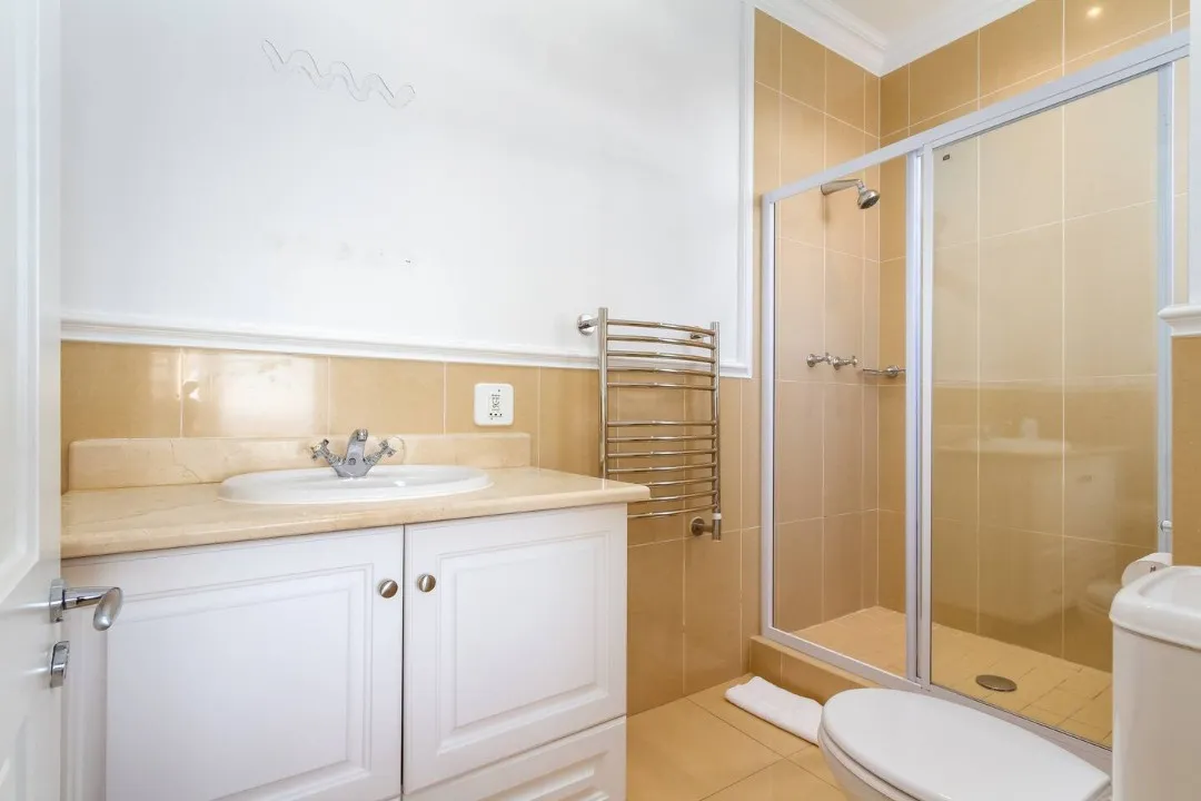 property_8300717a-29e7-43d6-a6ae-9e46a53a0d39_2