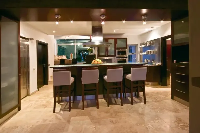 Hollywood Mansion in Bakoven – photo 6