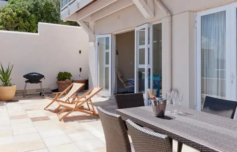 Conway Court Apartment in Bantry Bay – photo 3