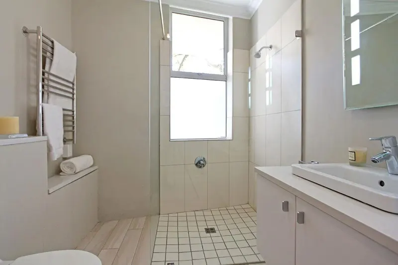 Ocean Terraces Apartment in Sea Point – photo 12