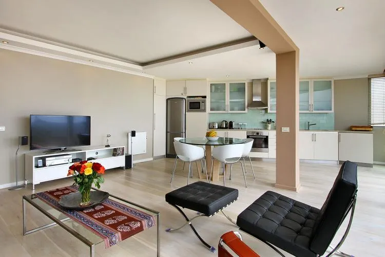 property_8495aec9-eaf6-40ec-8432-037185cf5e7c_9