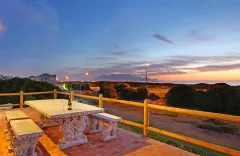 Big Bay Beach Club in Bloubergstrand – photo 16 thumbnail