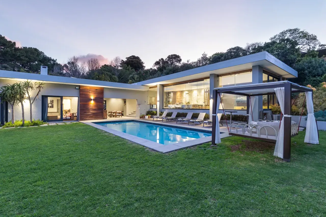 Manas Villa in Constantia