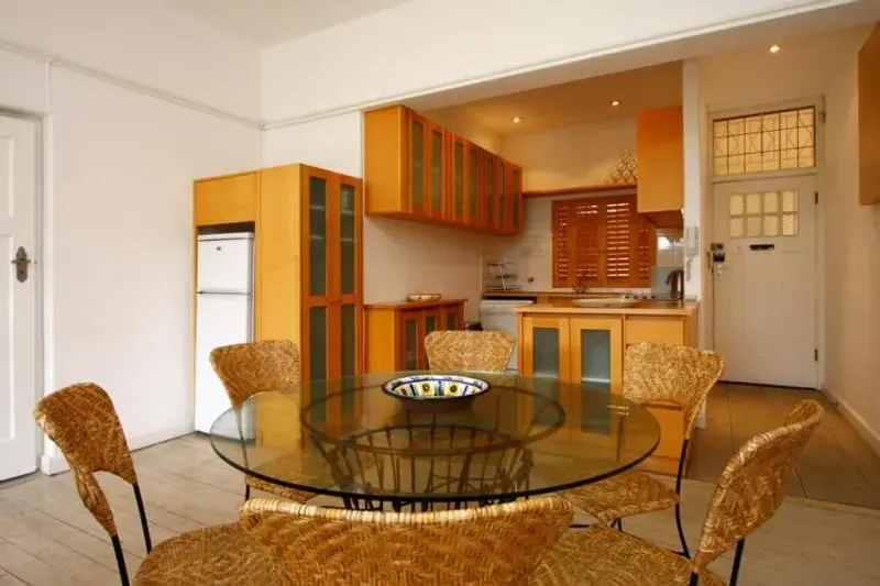 Seaside Garden Apartment in Sea Point – photo 8
