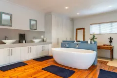 42 on Victoria - Camps Bay beach bungalow in Bakoven – photo 19 thumbnail