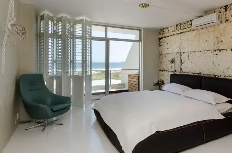 Dolphin Beach Apartment in Table View – photo 3
