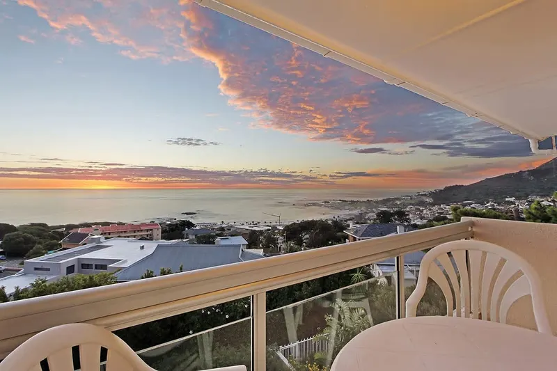 Panoramic Vista Apartment in Camps Bay – photo 1