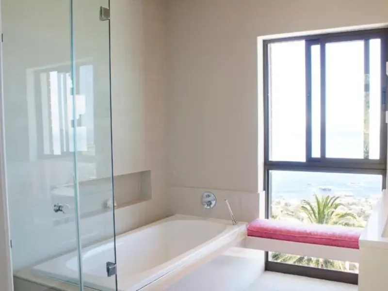 Camps Bay Upper Villa in Bakoven – photo 9