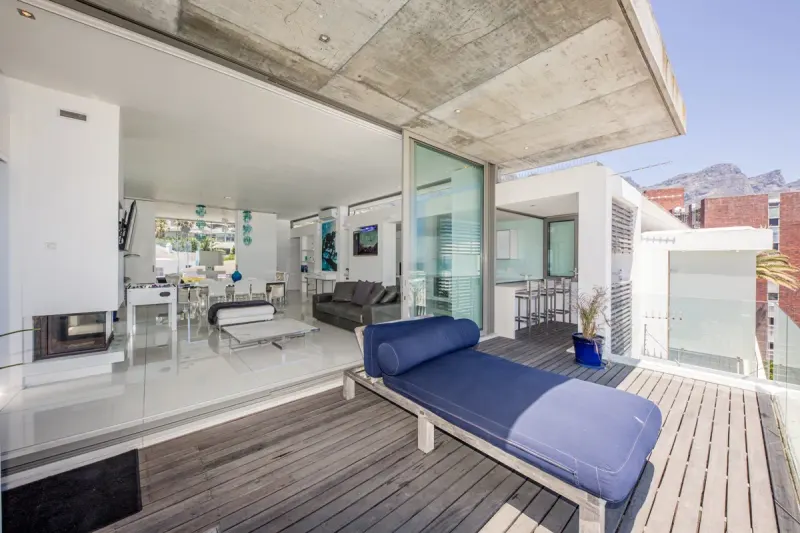 15 Views Penthouse in Camps Bay – photo 28