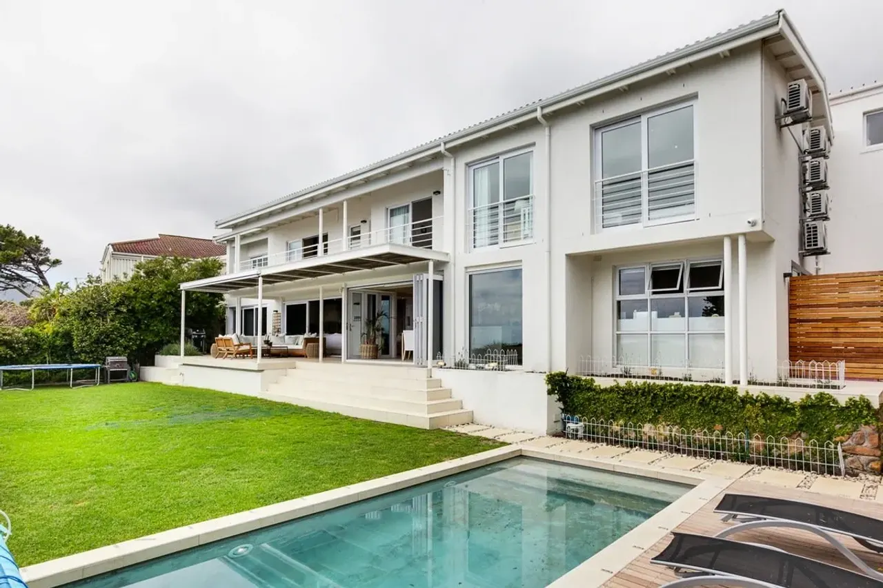 Le Blanc Villa in Bakoven