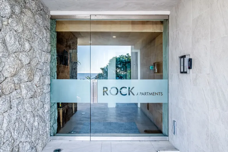 Rock Retreat in Camps bay – photo 18