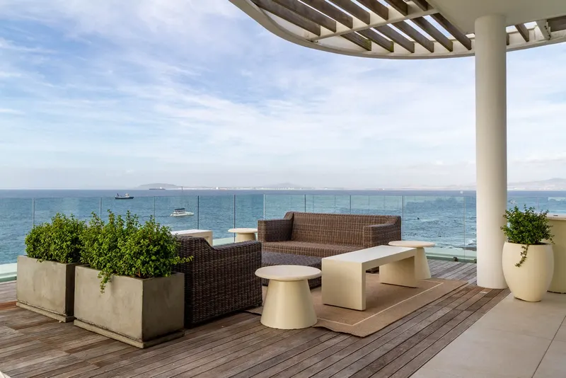 East West Penthouse in Mouille Point – photo 7