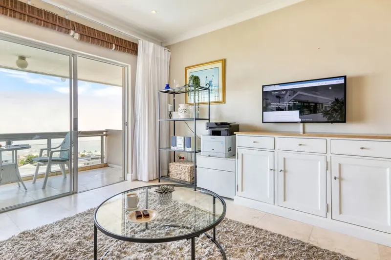 Panoramic Vista Apartment in Camps Bay – photo 6