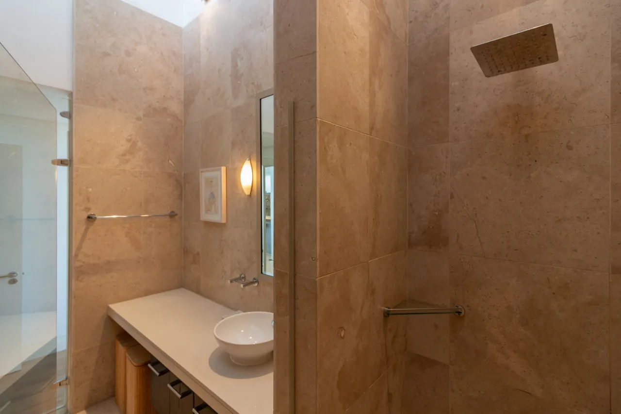 property_8b3553cd-a5e0-4683-a518-778b6824bd12_26