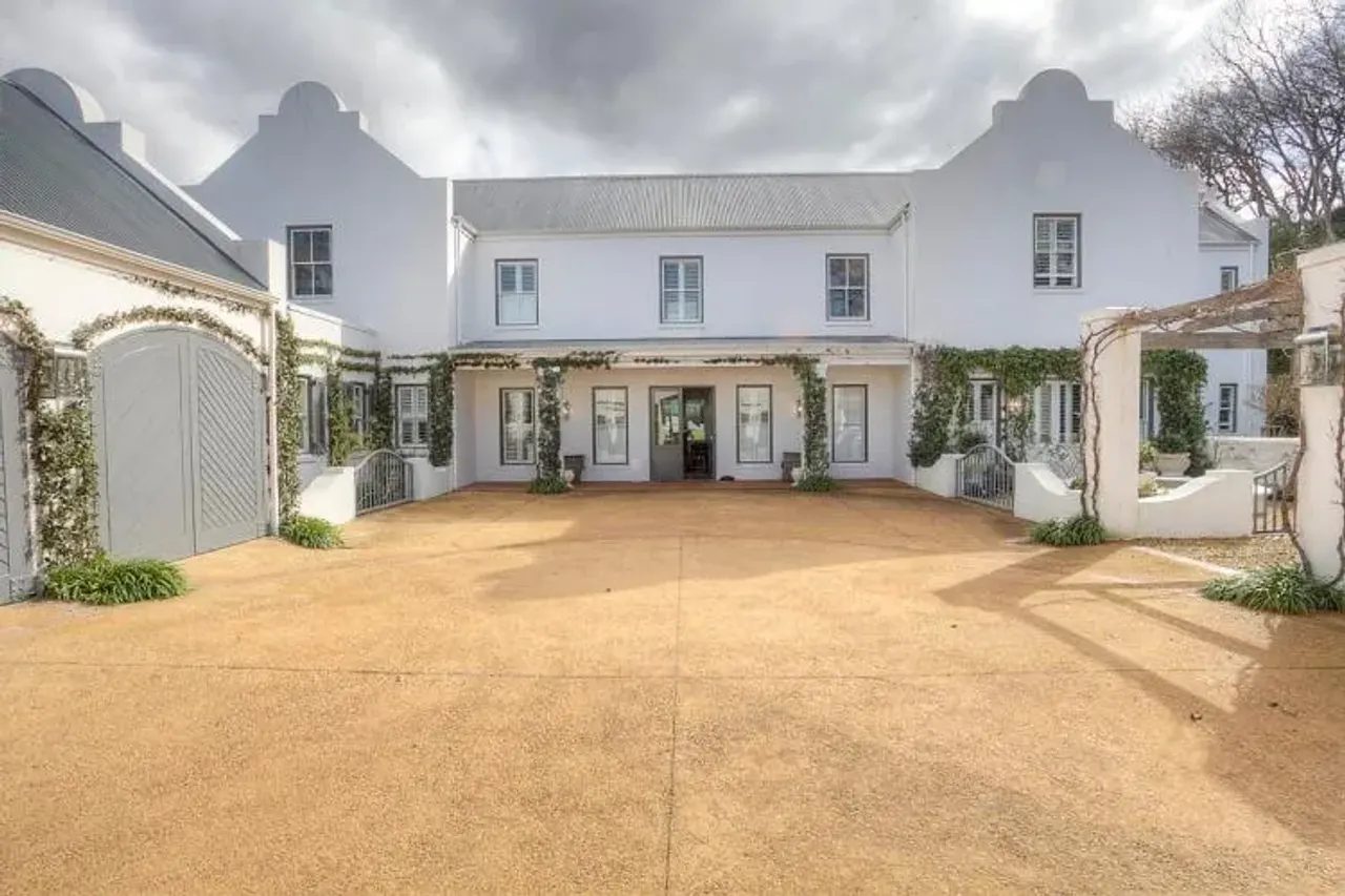 Vineyard Farmhouse in Constantia Heights