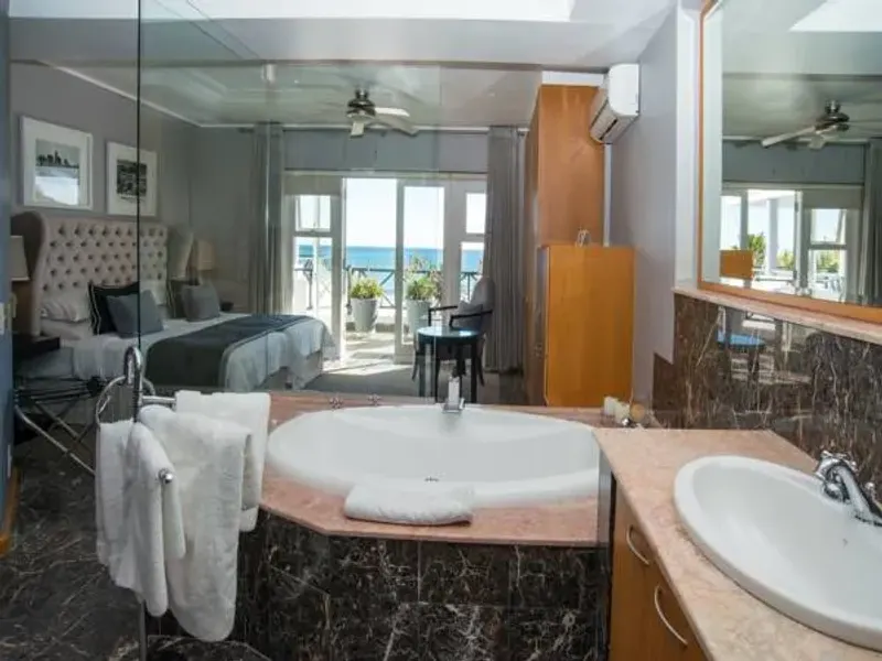 Place on the Bay Penthouse in Camps Bay – photo 10